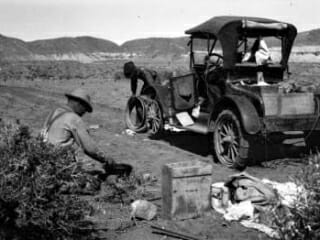 Stoping for lunch 1918
