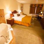 king-bed-hotel-room-byrce